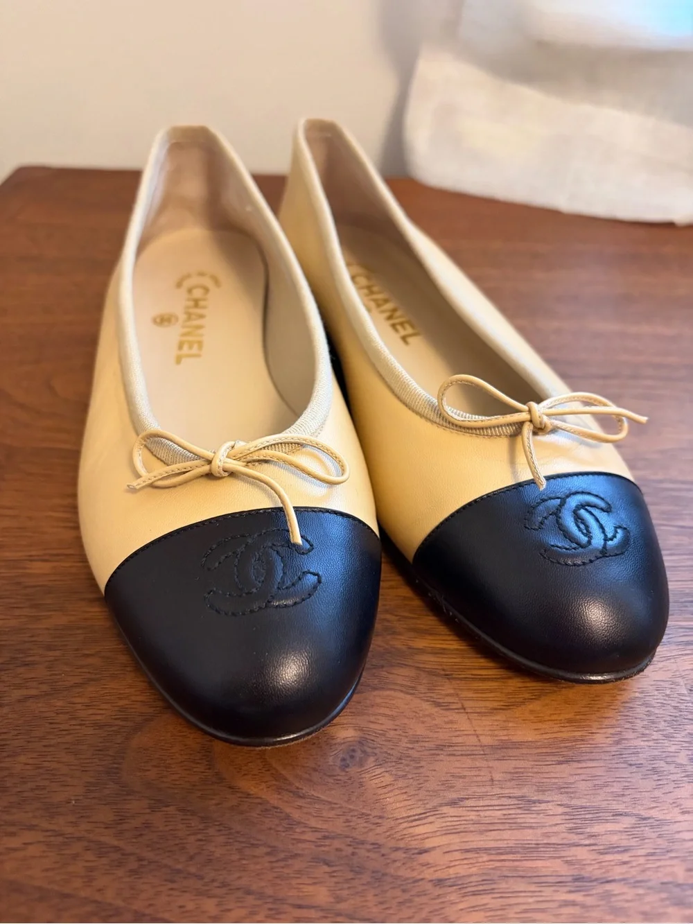 CHANEL Beige and Black Lambskin Ballet Flats size 39 - Picture 2 of 8